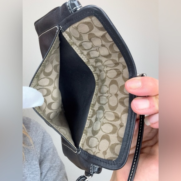 Coach Vintage Bleecker Wristlet EUC - Picture 8 of 12
